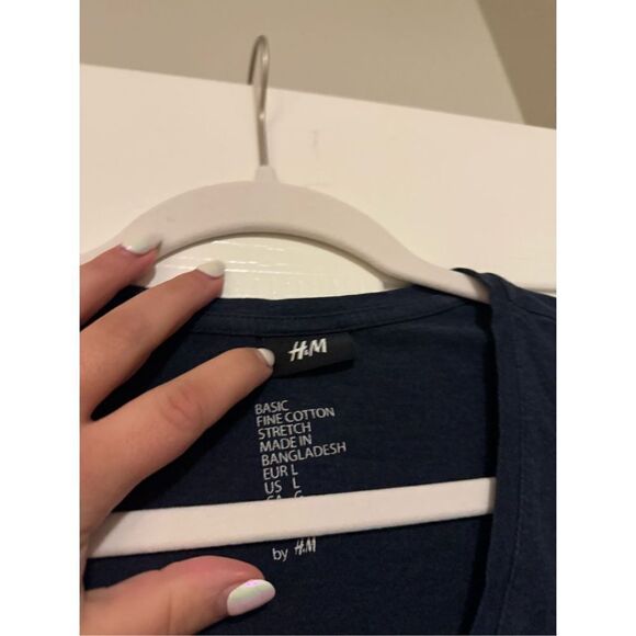 H&M navy V-neck T-shirt  - Picture 3 of 3